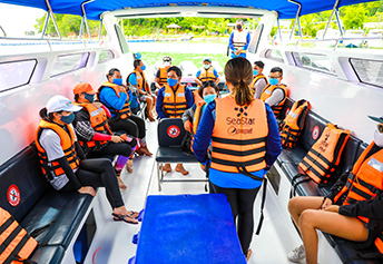 スピードボート