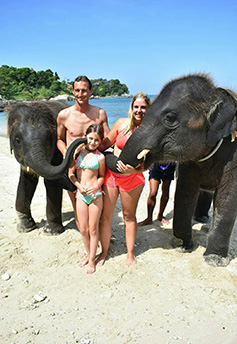 スイミングウィズエレファント