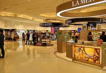 プーケット キングパワー 免税店 内部1